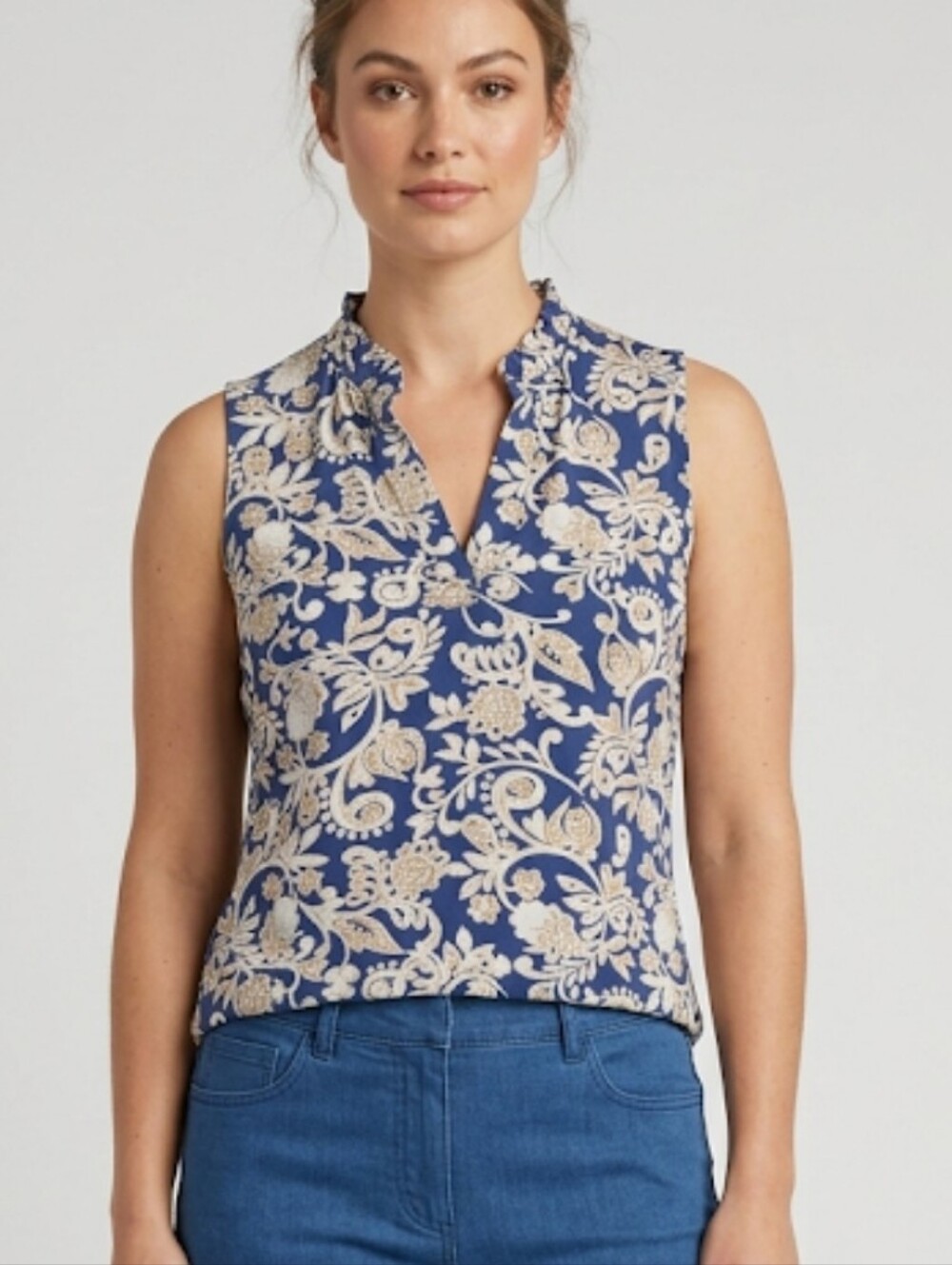 SJS Blue and White Floral Brocade Sleeveless Blouse Size Medium